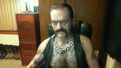 leathergreaser online show from January 26, 6:06 pm