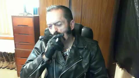 leathergreaser online show from January 17, 8:37 pm