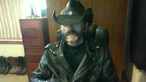 leathergreaser online show from September 21, 8:42 pm