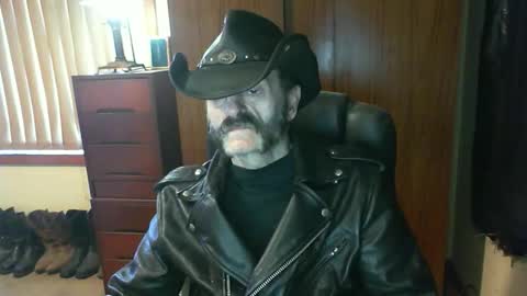 leathergreaser online show from September 22, 10:42 pm