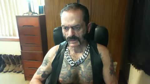 leathergreaser online show from January 10, 11:18 pm