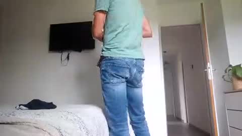 lebrun1985 online show from April 28, 1:49 pm