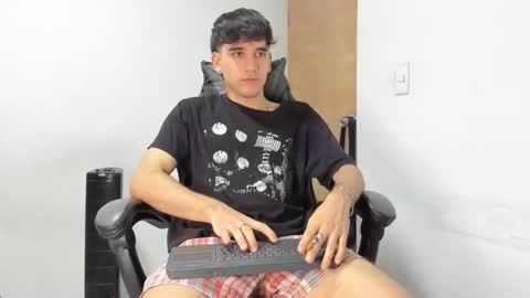 Snapshot of leo_jones389 chatting on October 21, 9:50 pm Leo Jones online show from October 21, 9:50 pm