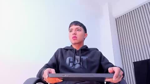 leohard_ online show from January 14, 11:37 am