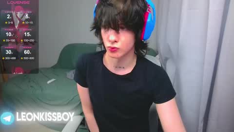 leonkissboy online show from April 15, 4:12 am