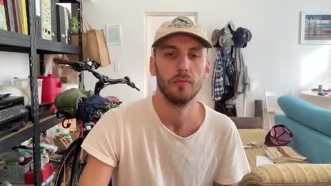 Leon online show from September 22, 8:03 am