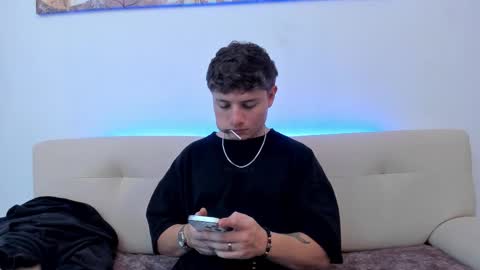 Snapshot of leoo_miller chatting on October 20, 9:08 pm Leo online show from October 20, 9:08 pm