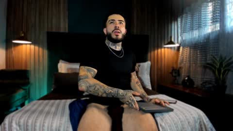 Snapshot of leosalvatore_ chatting on January 5, 7:39 pm Leo Salvatore online show from January 5, 7:39 pm