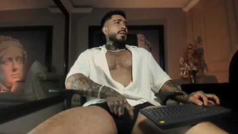 Snapshot of leosalvatore_ chatting on December 9, 8:40 pm Leo Salvatore online show from December 9, 8:40 pm