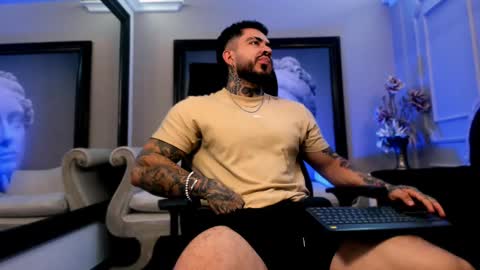 Snapshot of leosalvatore_ chatting on December 15, 9:53 pm Leo Salvatore online show from December 15, 9:53 pm