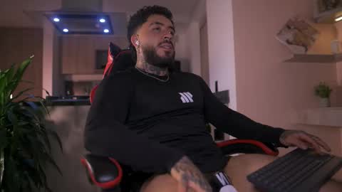 Snapshot of leosalvatore_ chatting on October 24, 11:50 pm Leo Salvatore online show from October 24, 11:50 pm