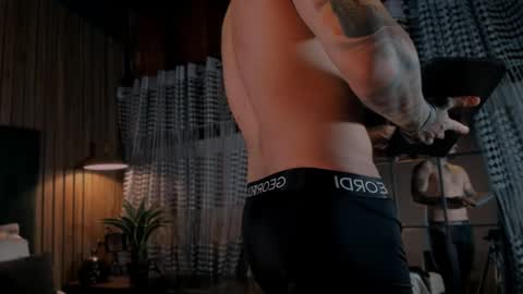 Snapshot of leosalvatore_ chatting on January 21, 2:55 am Leo Salvatore online show from January 21, 2:55 am