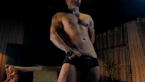 Snapshot of leosalvatore_ chatting on February 25, 5:41 am Leo Salvatore online show from February 25, 5:41 am