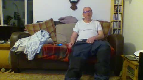 Snapshot of letmestrip chatting on February 10, 12:19 am paul online show from February 10, 12:19 am