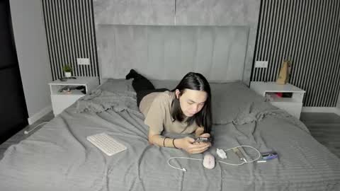 Snapshot of levilona chatting on October 16, 10:12 am Lona Levi online show from October 16, 10:12 am