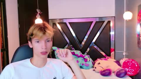 liam_green1 online show from February 15, 12:57 pm