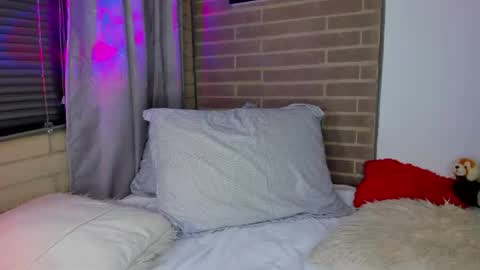 liam online show from April 13, 2:56 am