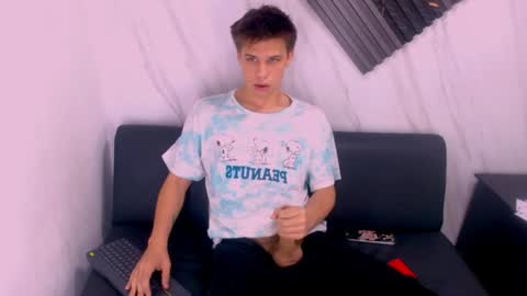 liam_york online show from March 30, 8:26 am