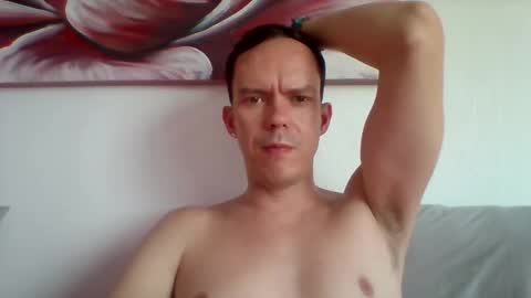 Snapshot of liamrosezn chatting on December 5, 10:44 am LiamRose online show from December 5, 10:44 am