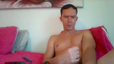 Snapshot of liamrosezn chatting on December 16, 3:11 pm LiamRose online show from December 16, 3:11 pm