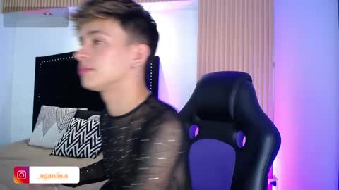 liam online show from April 21, 4:40 am