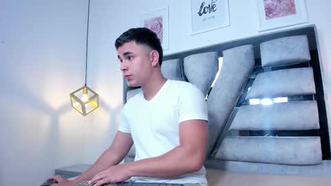 lianfox_ online show from March 21, 12:20 pm