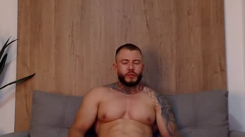 lianjones9 online show from March 7, 10:54 pm