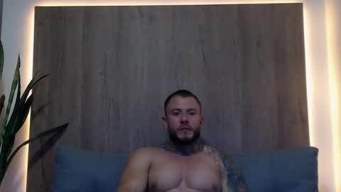 lianjones9 online show from February 10, 9:58 pm