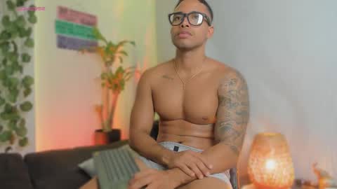 Snapshot of lincom_amith chatting on March 5, 4:02 am lincom amith online show from March 5, 4:02 am