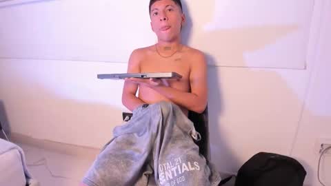 little_kris1 online show from November 22, 1:11 pm