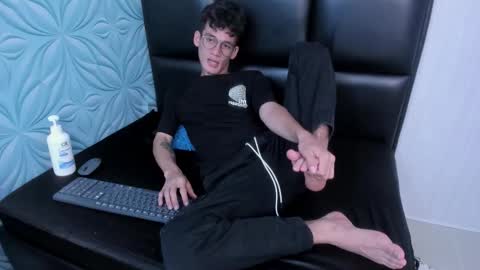 MAX online show from November 21, 4:44 am