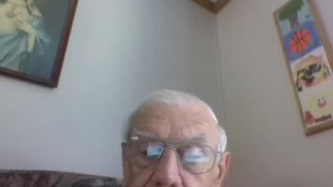 Snapshot of littleone6 chatting on October 24, 3:25 pm Littleone 6 online show from October 24, 3:25 pm