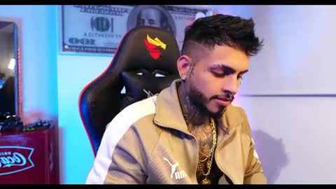 logan_hugh8 online show from March 2, 6:27 am