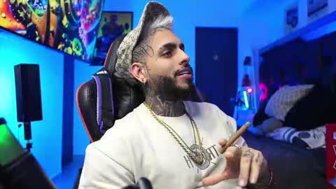 logan_hugh8 online show from February 3, 6:22 am