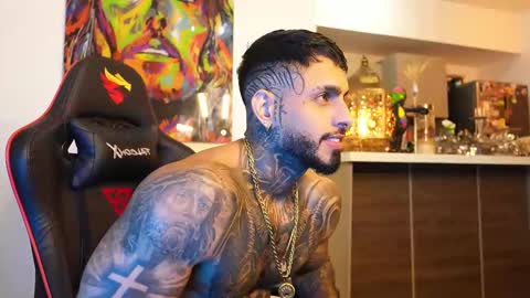 logan_hugh8 online show from October 4, 6:40 am