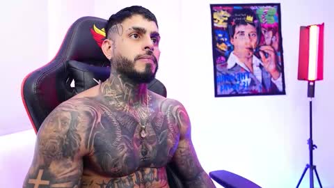 logan_hugh8 online show from December 22, 2:47 pm