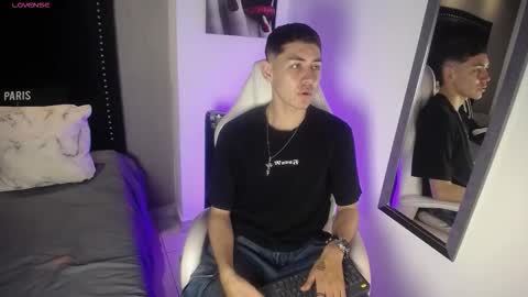 Loganfoster  online show from January 31, 9:35 pm