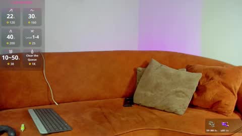 Snapshot of logantwink18 chatting on October 16, 1:30 pm logantwink18 online show from October 16, 1:30 pm