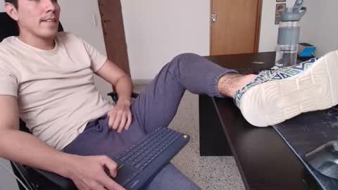 Snapshot of looki_16 chatting on October 17, 4:33 pm looki 16 online show from October 17, 4:33 pm