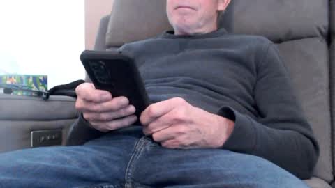 looking469 online show from April 8, 4:49 pm