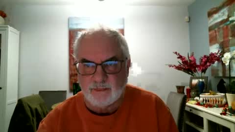 Snapshot of loop102 chatting on January 5, 10:50 pm loop102 online show from January 5, 10:50 pm