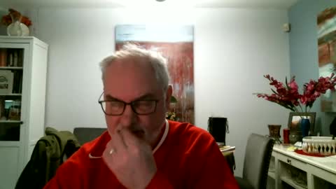 Snapshot of loop102 chatting on February 15, 6:55 pm loop102 online show from February 15, 6:55 pm