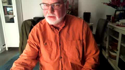Snapshot of loop102 chatting on February 26, 2:15 am loop102 online show from February 26, 2:15 am