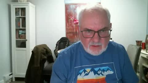Snapshot of loop102 chatting on October 7, 8:24 pm loop102 online show from October 7, 8:24 pm