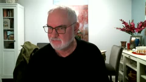 Snapshot of loop102 chatting on February 1, 8:47 pm loop102 online show from February 1, 8:47 pm