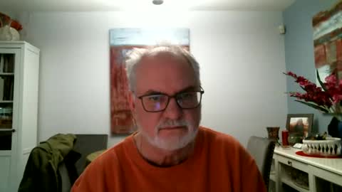 Snapshot of loop102 chatting on March 7, 9:59 pm loop102 online show from March 7, 9:59 pm