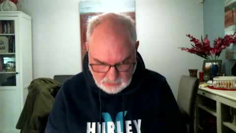 Snapshot of loop102 chatting on January 27, 2:20 am loop102 online show from January 27, 2:20 am