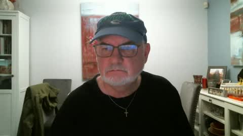 Snapshot of loop102 chatting on October 5, 5:33 am loop102 online show from October 5, 5:33 am