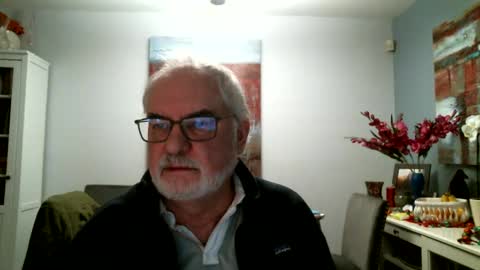 Snapshot of loop102 chatting on January 9, 3:36 am loop102 online show from January 9, 3:36 am