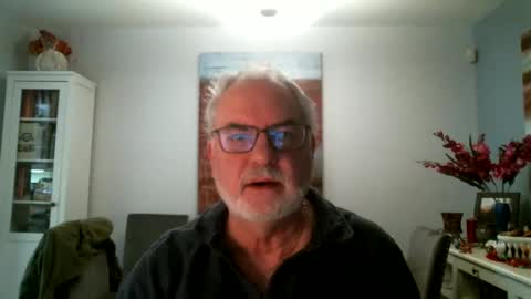Snapshot of loop102 chatting on December 27, 6:20 pm loop102 online show from December 27, 6:20 pm